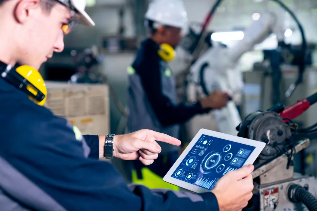 factory-workers-working-with-adept-robotic-arm-workshop(7)