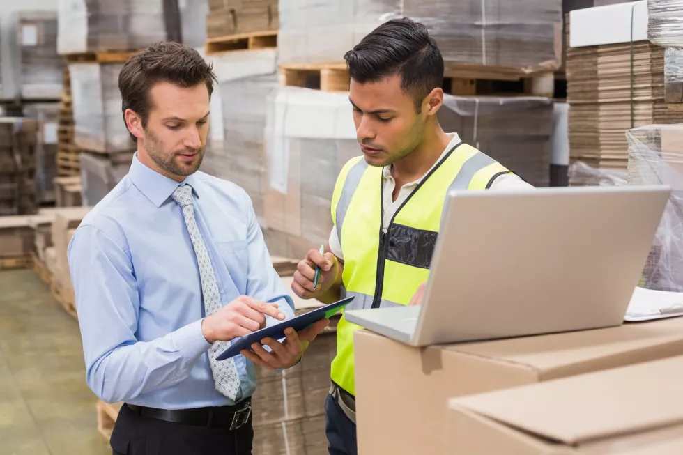warehouse-worker-manager-working-together(1)