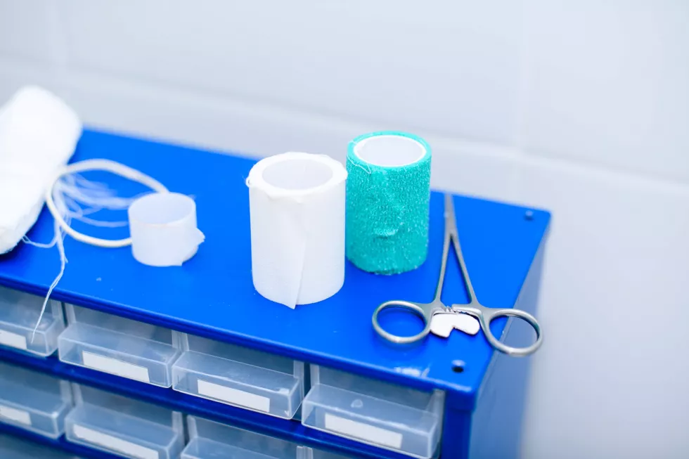 high-angle-view-glasses-table