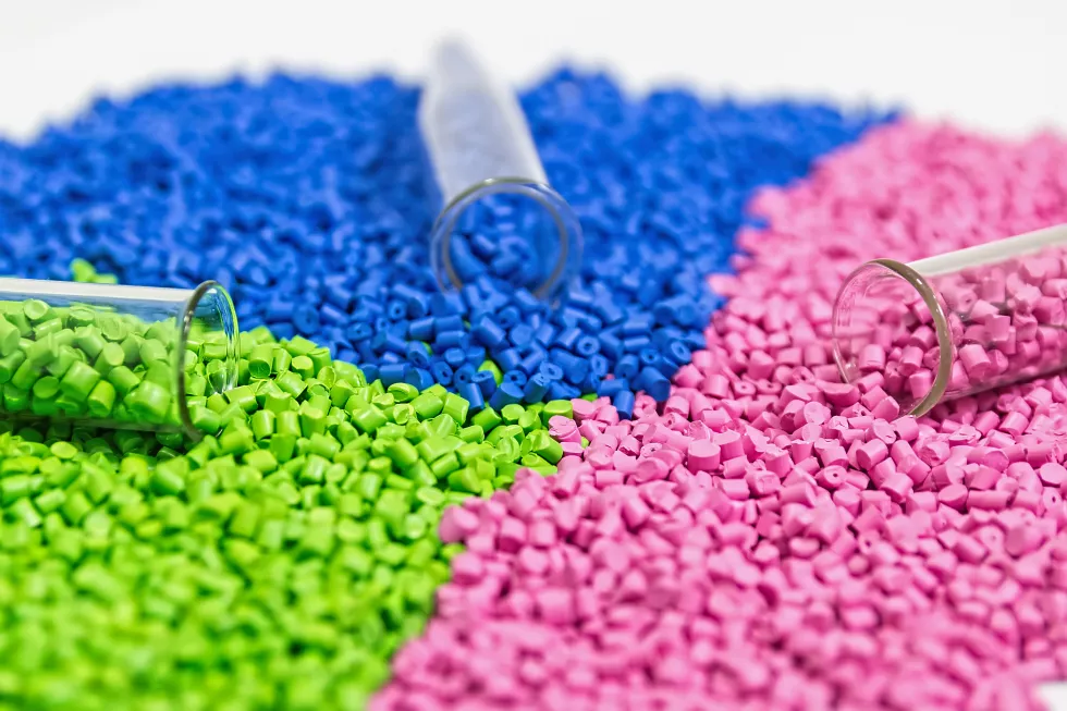 polymer-dye-plastic-pellets-bowls