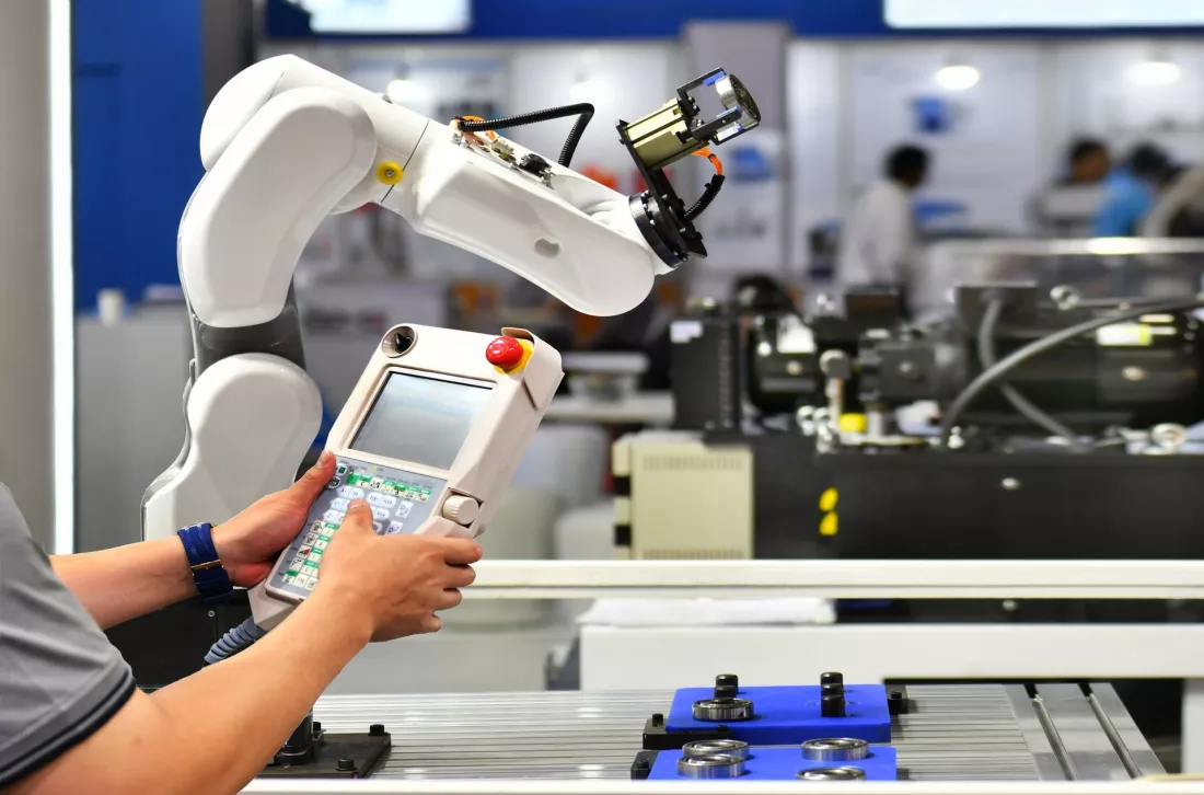 programowanie-ramienia-robota-na-linii-merito-tekst