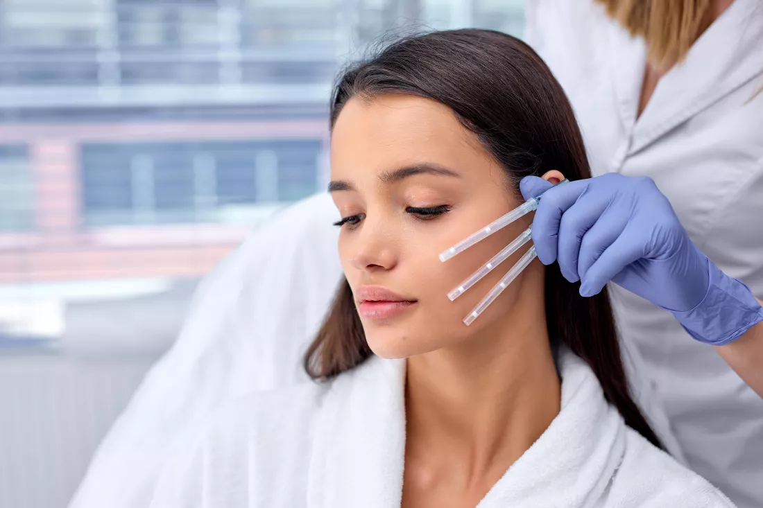 side-view-close-up-photo-young-brunette-female-came-cosmetologist-get-pdo-thread-thread-lifting-procedure-aesthetic-beauty-anti-aging-face-lifting-surgery-chossing-best-thread