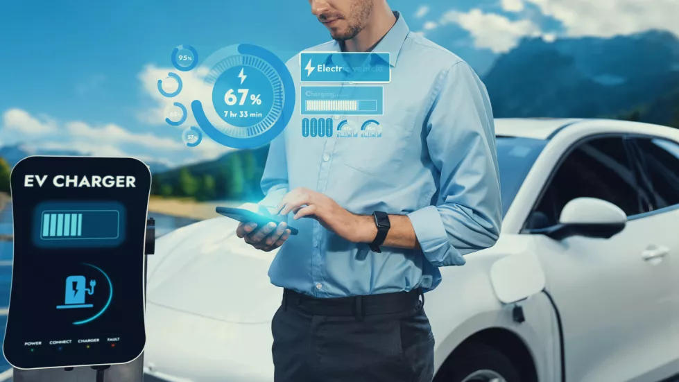 smartphone-display-battery-status-hologram-by-smart-ev-app-peruse