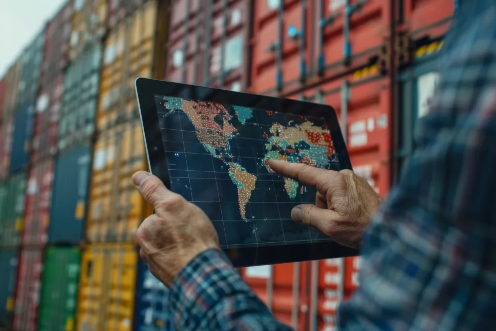 man-is-holding-tablet-with-map-world-it(2)