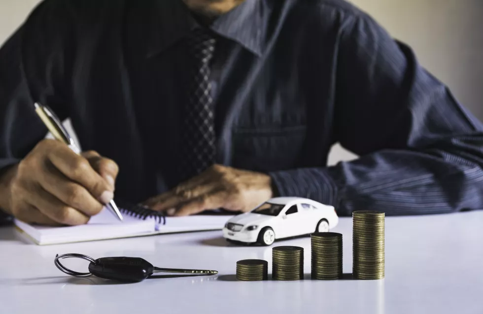 car-insurance-car-service-accounting-financial-concept