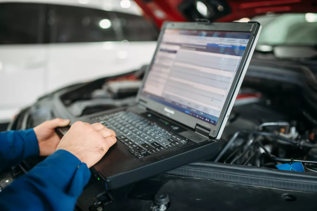 computer-diagnostics-car-auto-service