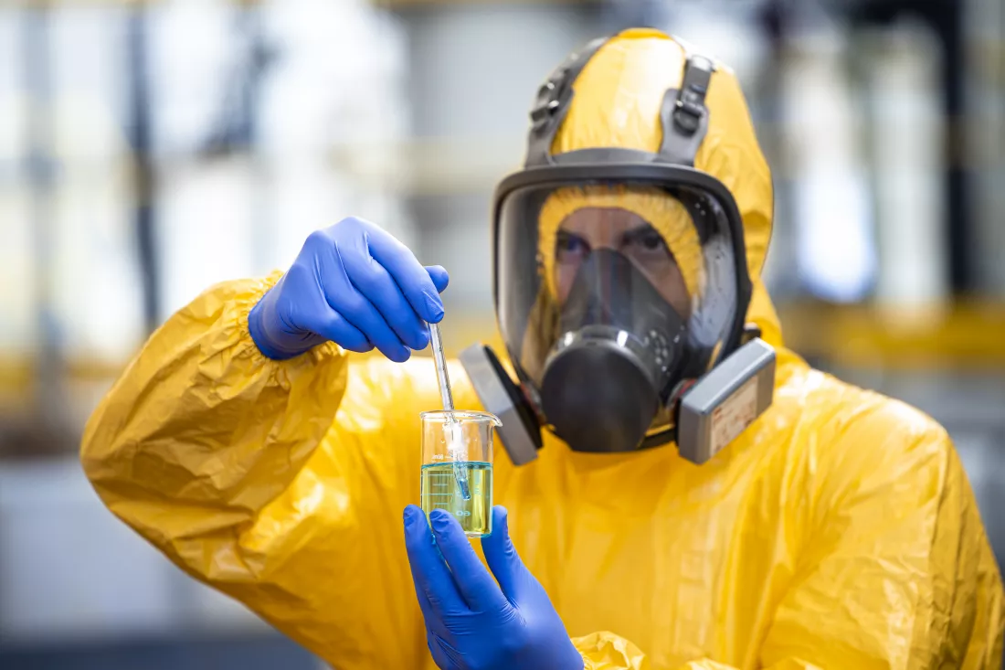 chemical-worker-gas-mask-handling-dangerous-material-inside-chemicals-production-plant