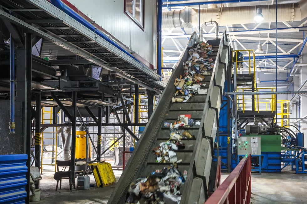 moving-conveyor-transporter-modern-waste-recycling-processing-plant-separate-sorting-garbage-collection-recycling-storage-waste-further-disposal