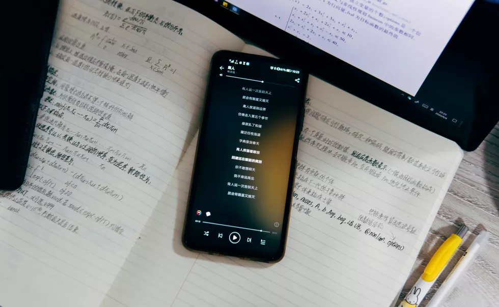 xianyu-hao-TpL23f45GBc-unsplash